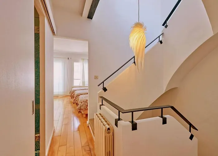 Casa De Pueblo Junto Barcelona Centro